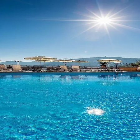 Отель La Vue D'or 4*
