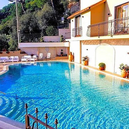 La Vue D'or 4*