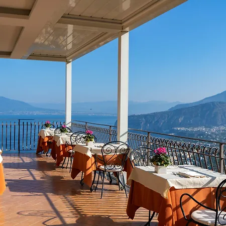 Hotel La Vue D'or 4*