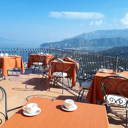 La Vue D'or 4*