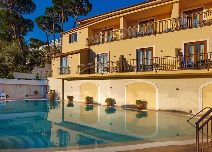 Отель La Vue D'or 4*