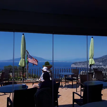 La Vue D'or فندق سورينتو