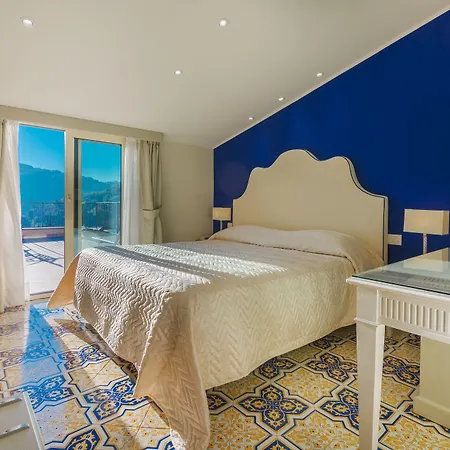 La Vue D'or فندق سورينتو